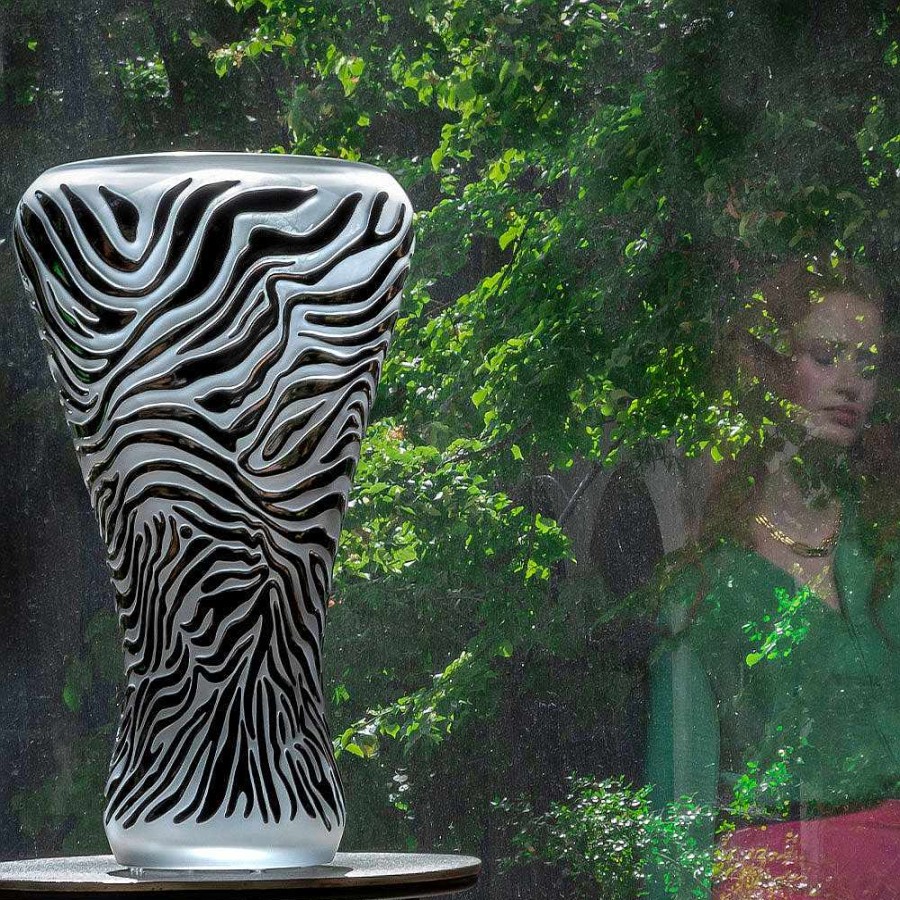 Vases | Lalique Manifesto Vase, Zaha Hadid & Lalique, 2014 Fuchsia Crystal